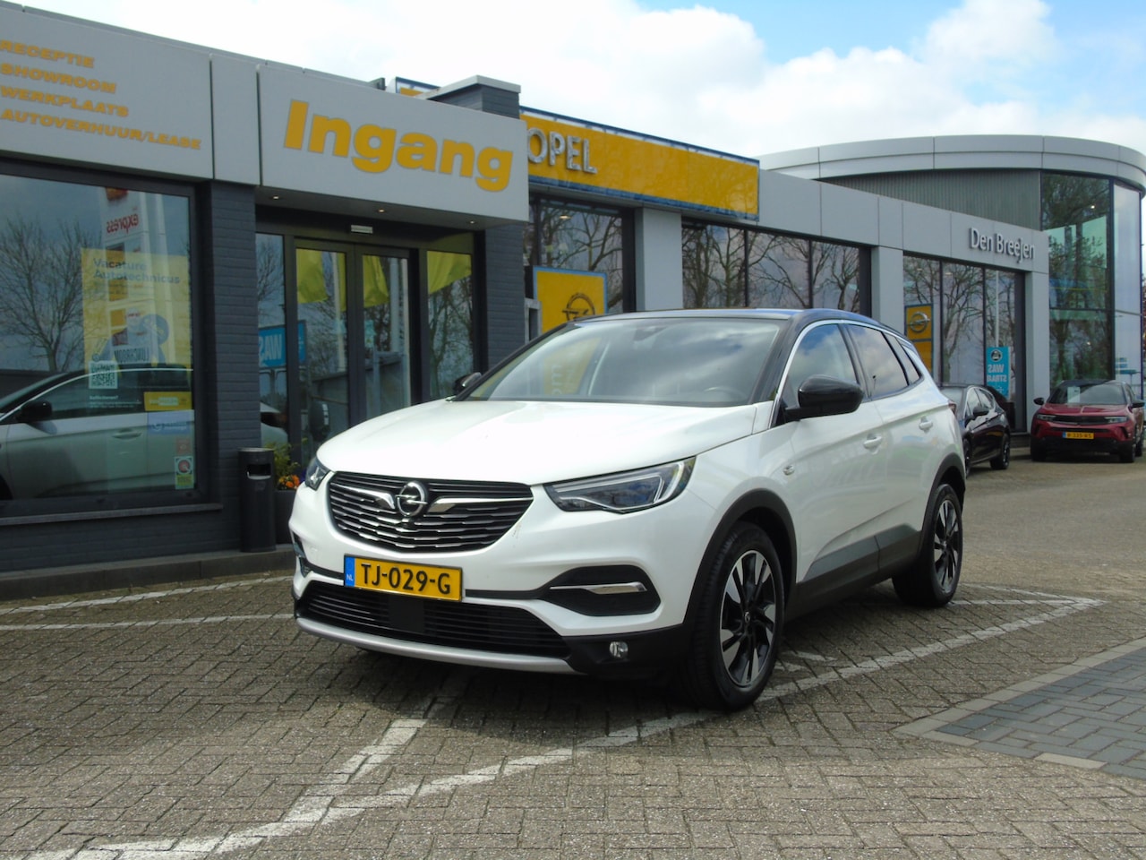 Opel Grandland X - 1.2 Turbo Ultimate Automaat | Panoramadak | Denon | 360° Camera | Trekhaak | 18" LMV - AutoWereld.nl