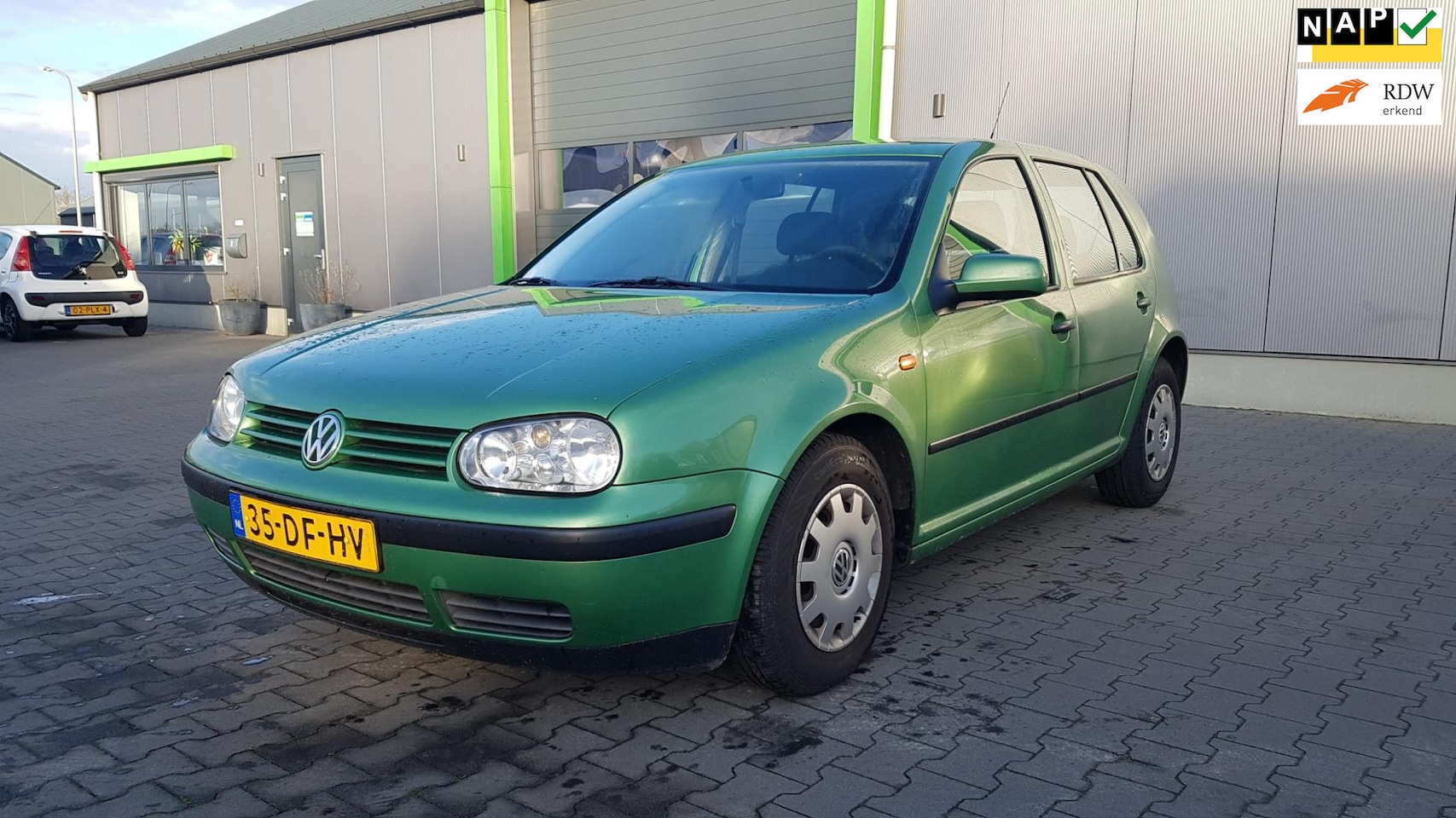 Volkswagen Golf - 1.4-16V Keurig onderhouden in onze werkplaats Rijdt en schakelt goed Centr.vergrendeling E - AutoWereld.nl