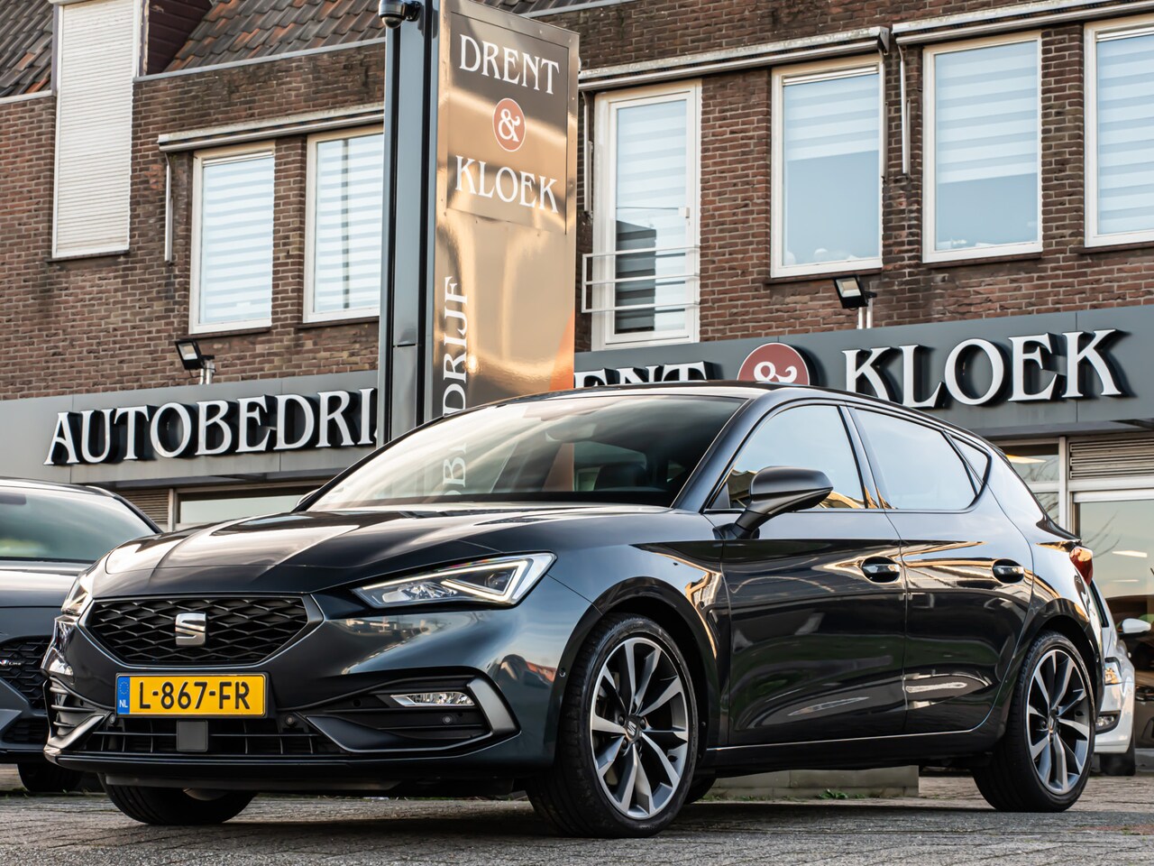 Seat Leon - 1.5 eTSI FR Launch Edition ORG NL 18 INCH APPLE CARPLAY LED PRIVACY GLASS 58000KM!! - AutoWereld.nl