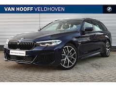 BMW 5-serie Touring - 530e High Executive M Sport Automaat / Panoramadak / Head-Up / Verwarmd stuurwiel / Parkin