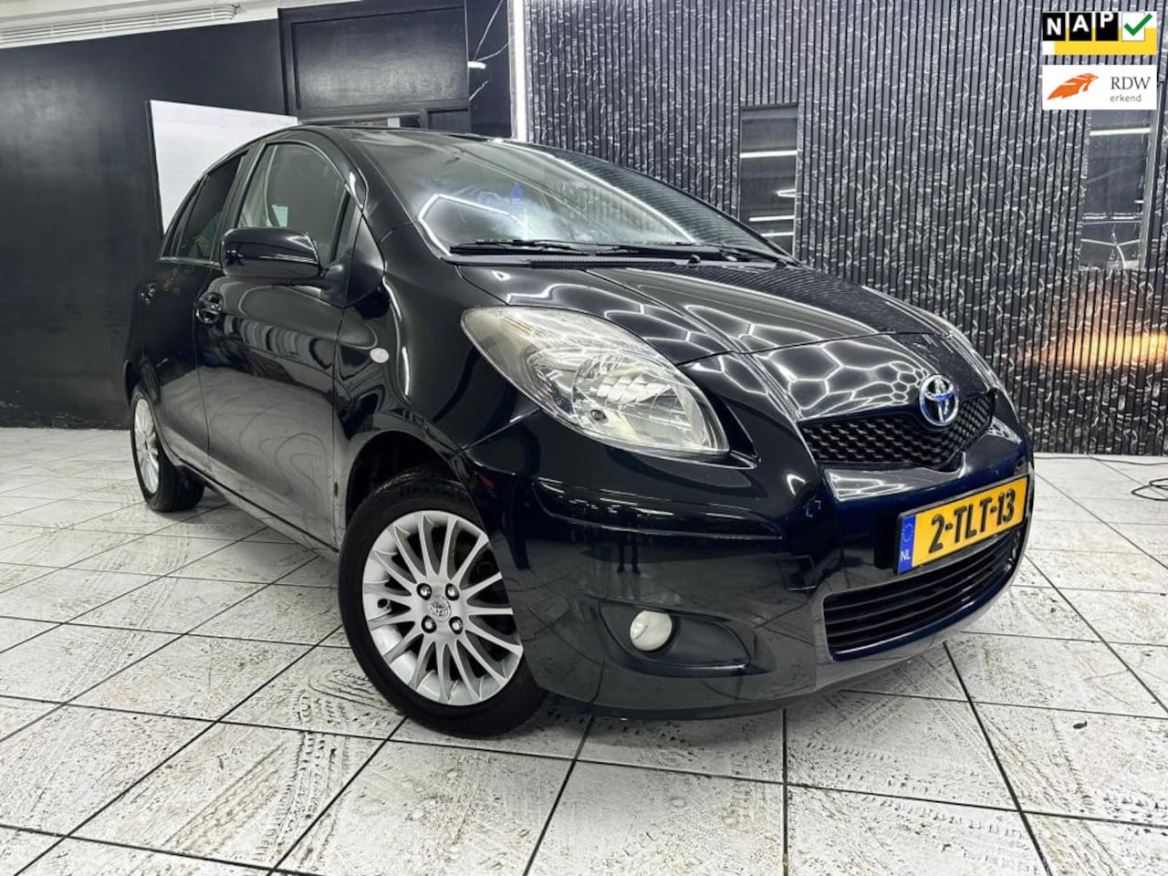 Toyota Yaris - 1.3 VVTi Comfort Airco/Navigatie - AutoWereld.nl