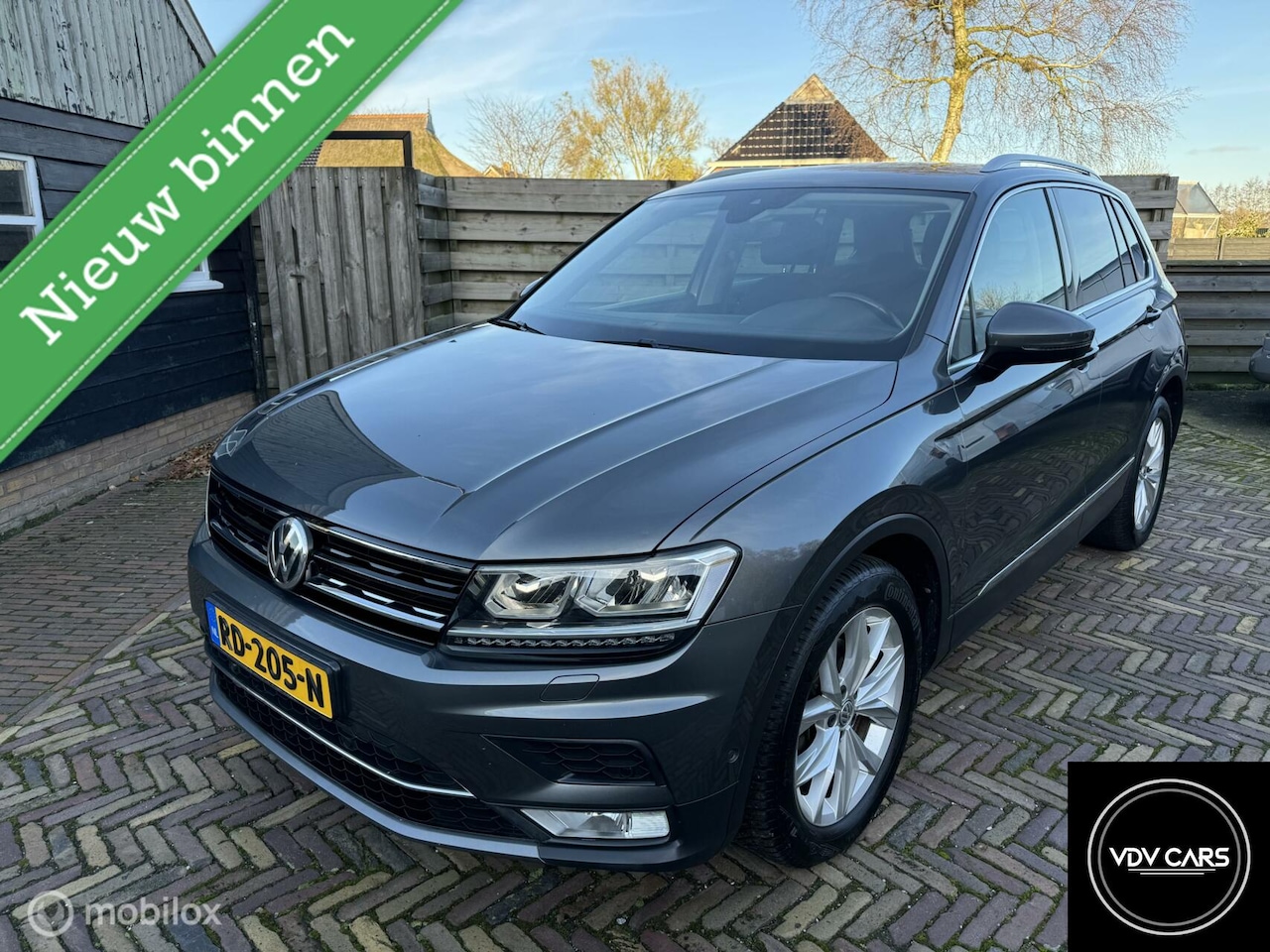 Volkswagen Tiguan - 2.0 TDI Highline | Clima | Cruise | LED! - AutoWereld.nl