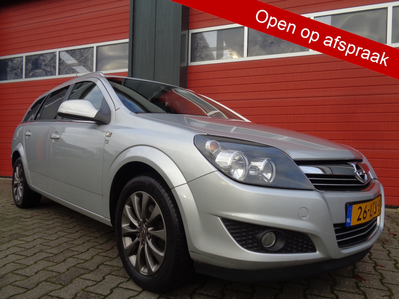 Opel Astra Wagon - 1.6 111 years Edition 116PK Clima Cruise LMV Trekhaak NL-Auto 1E-Eigenaar !!! - AutoWereld.nl