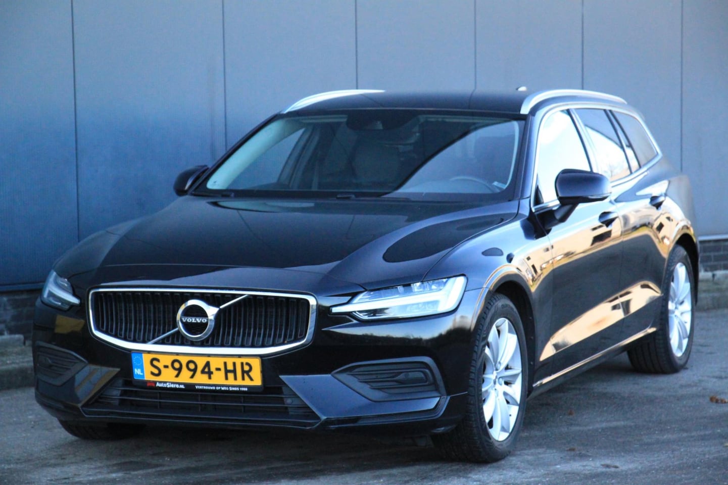 Volvo V60 - 2.0 D3 Momentum Xenon/Camera/Leer/Navigatie/Parkeersensor v,a - AutoWereld.nl