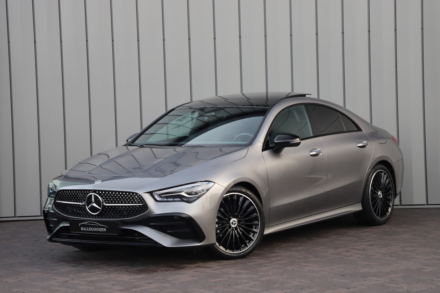 Mercedes-Benz CLA-Klasse - 180 AMG Aut7 | Sfeerverlichting | Pano | Keyles-go | ACC | Stuurverwarming | Led | 2024. - AutoWereld.nl