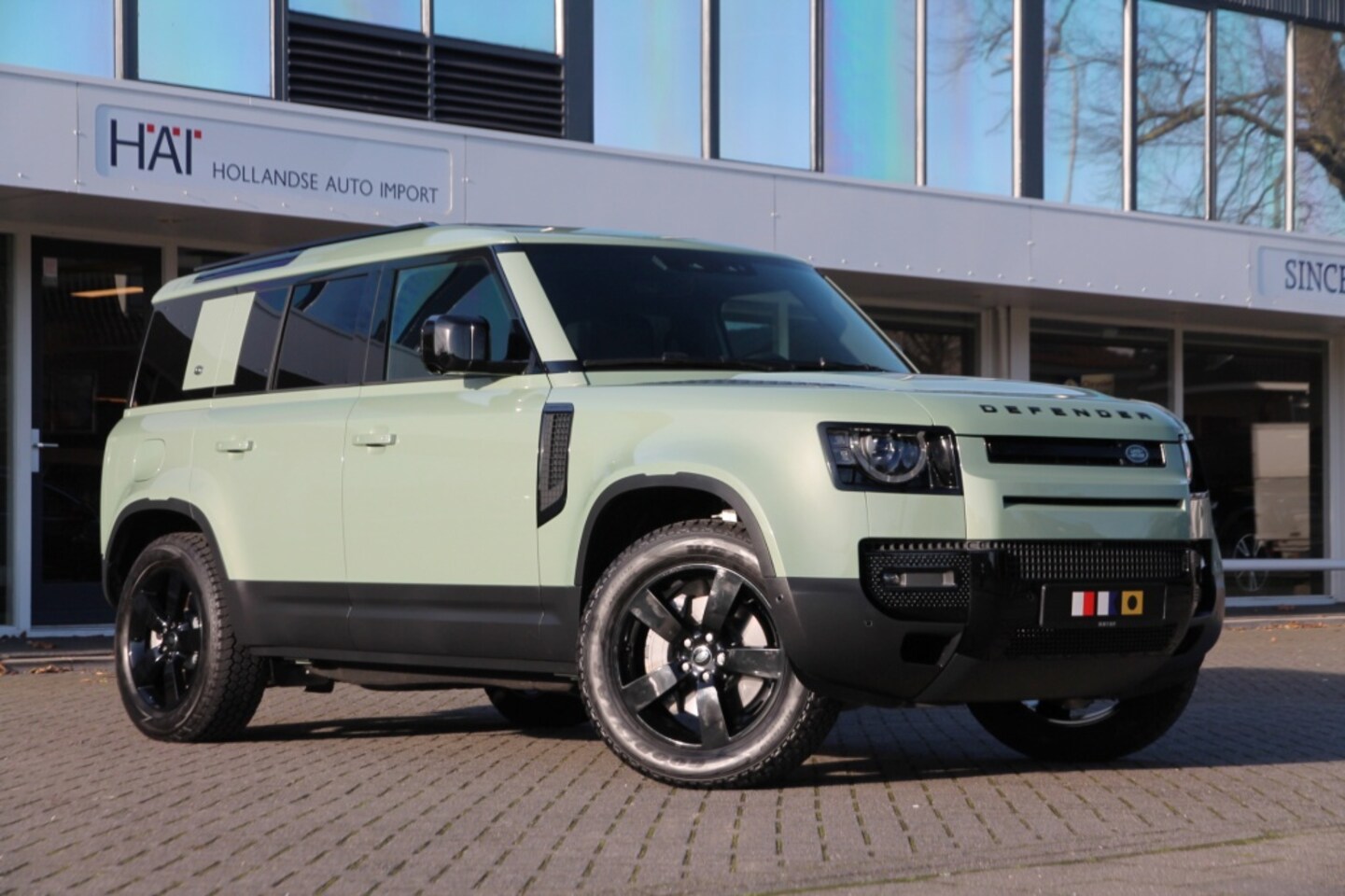 Land Rover Defender 110 - P400e 75th Anniversary - AutoWereld.nl