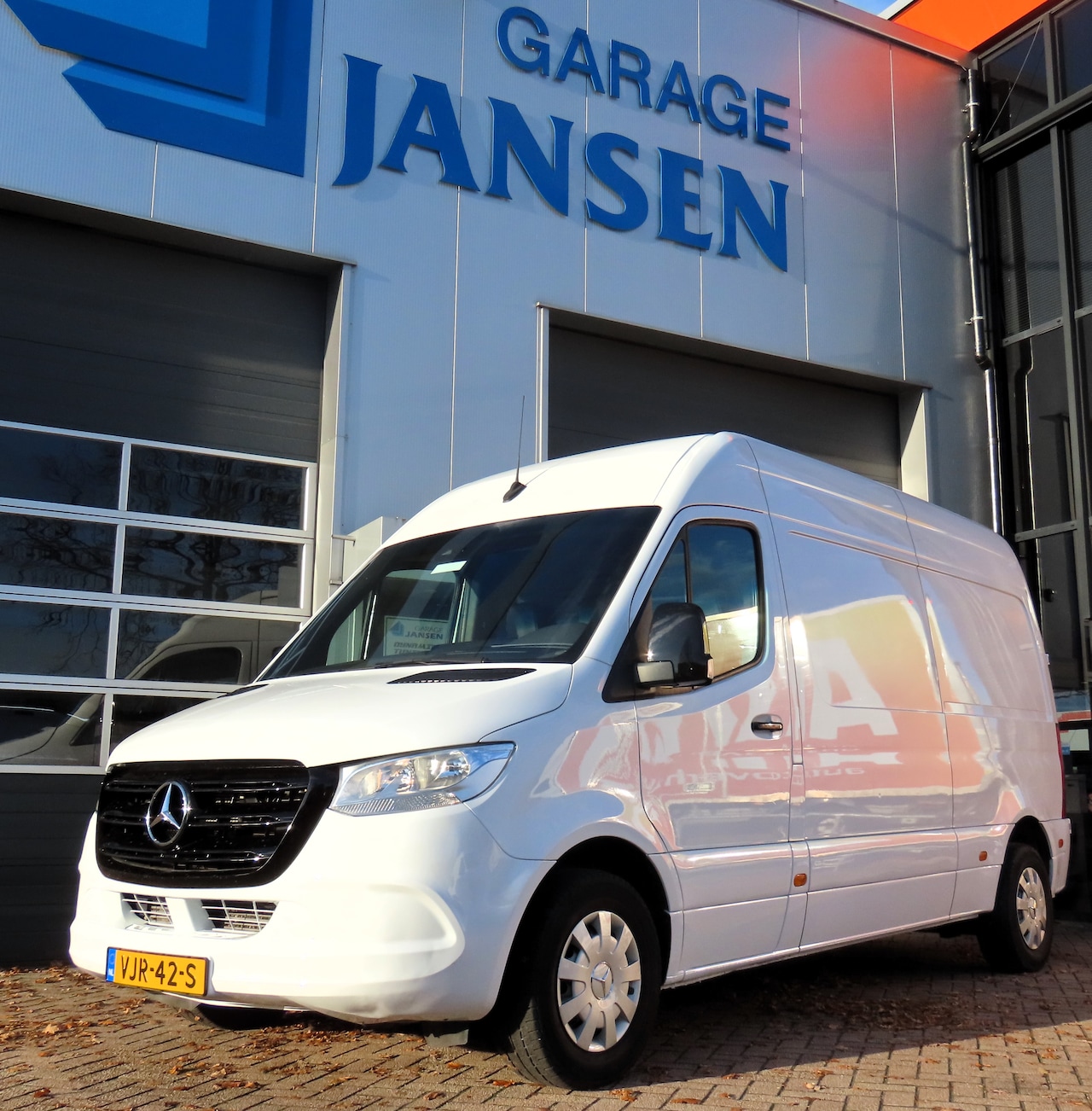 Mercedes-Benz Sprinter - 314 2.2 CDI L2H2 DC MBUX Leer Clima Navi - AutoWereld.nl