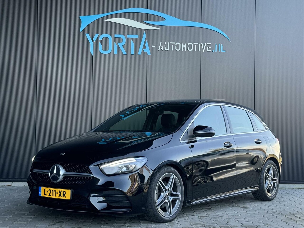 Mercedes-Benz B-klasse - 180 AMG STYLING AUTOMAAT*PANO*CAMERA*LED* - AutoWereld.nl