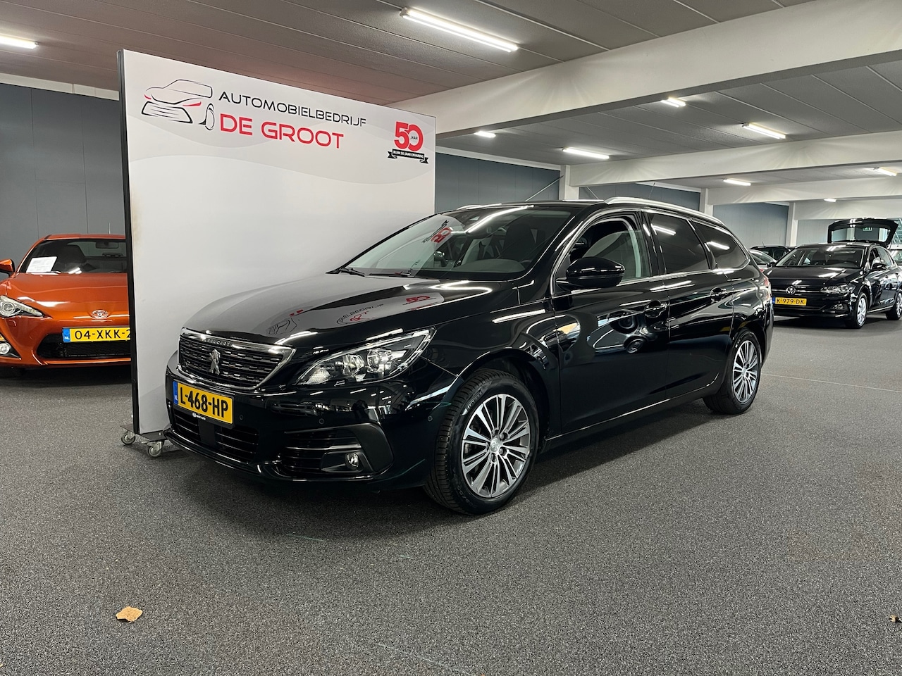 Peugeot 308 SW - 1.2 PureTech Blue Lease Allure / NL-auto / 28.984 km - AutoWereld.nl