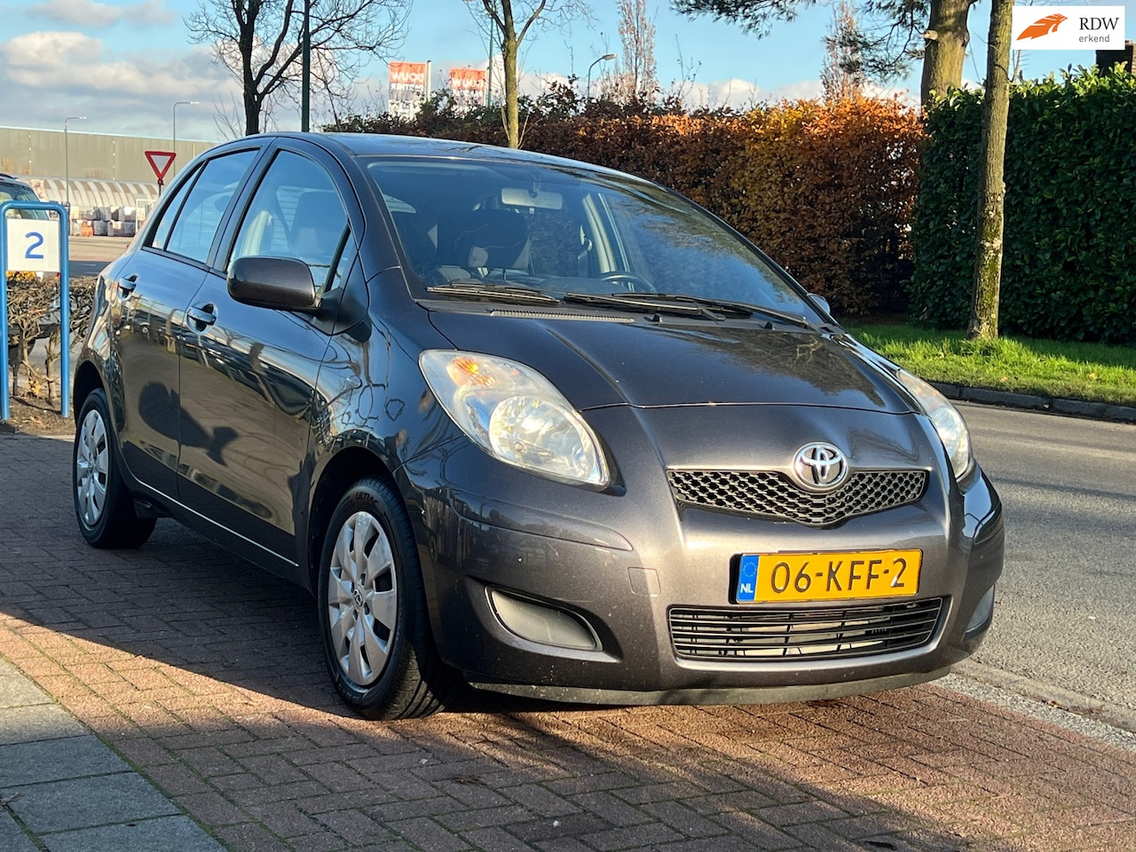 Toyota Yaris - 1.3 VVTi *Airco|5Drs|Trekhaak - AutoWereld.nl