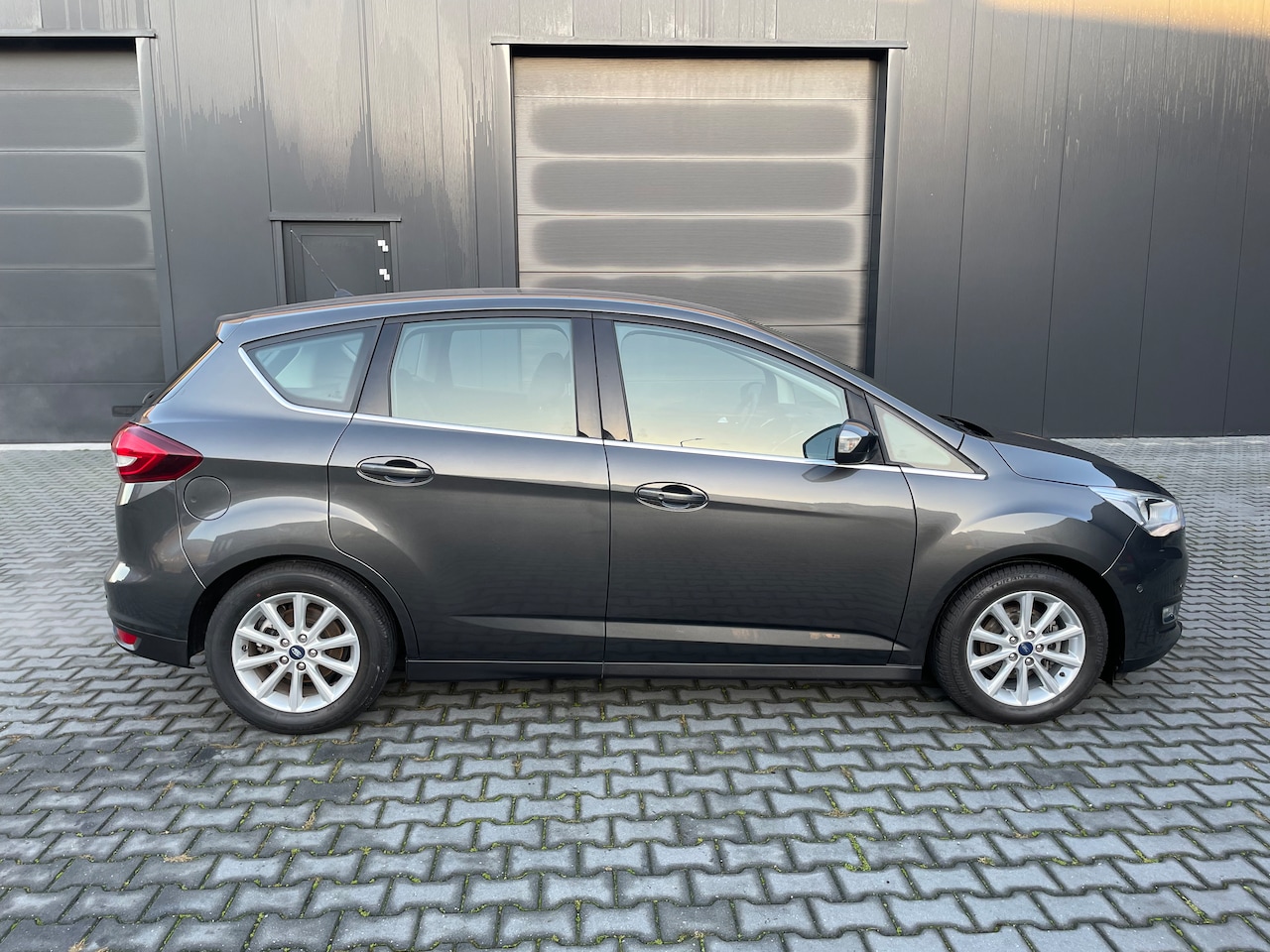 Ford C-Max - 1.0 Titanium ZEER NETTE FORD C-MAX 125PK TITANIUM NAVIGATIE TREKHAAK - AutoWereld.nl