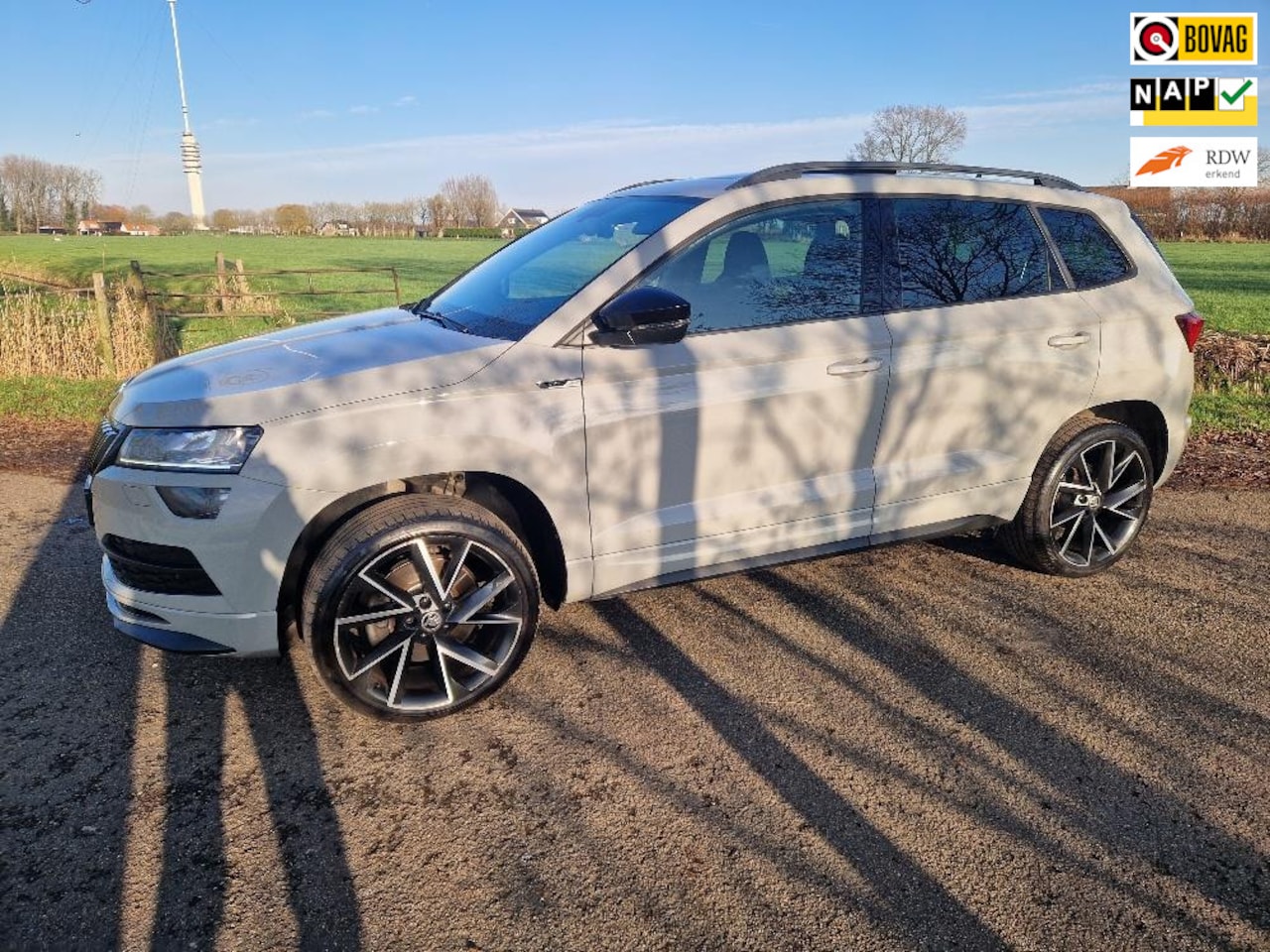 Skoda Karoq - 1.5 TSI ACT Sportline, Pano, trekhaak, 1e eig - AutoWereld.nl