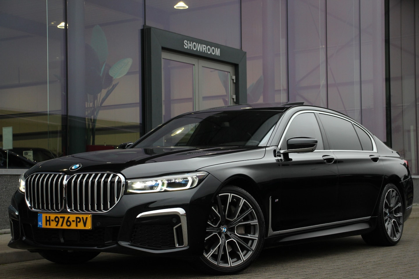 BMW 7-serie - 750Ld xDrive High Executive | Vol Opties! | M-Sport | NP: €200.000 | Orig. NL | Dealeronde - AutoWereld.nl