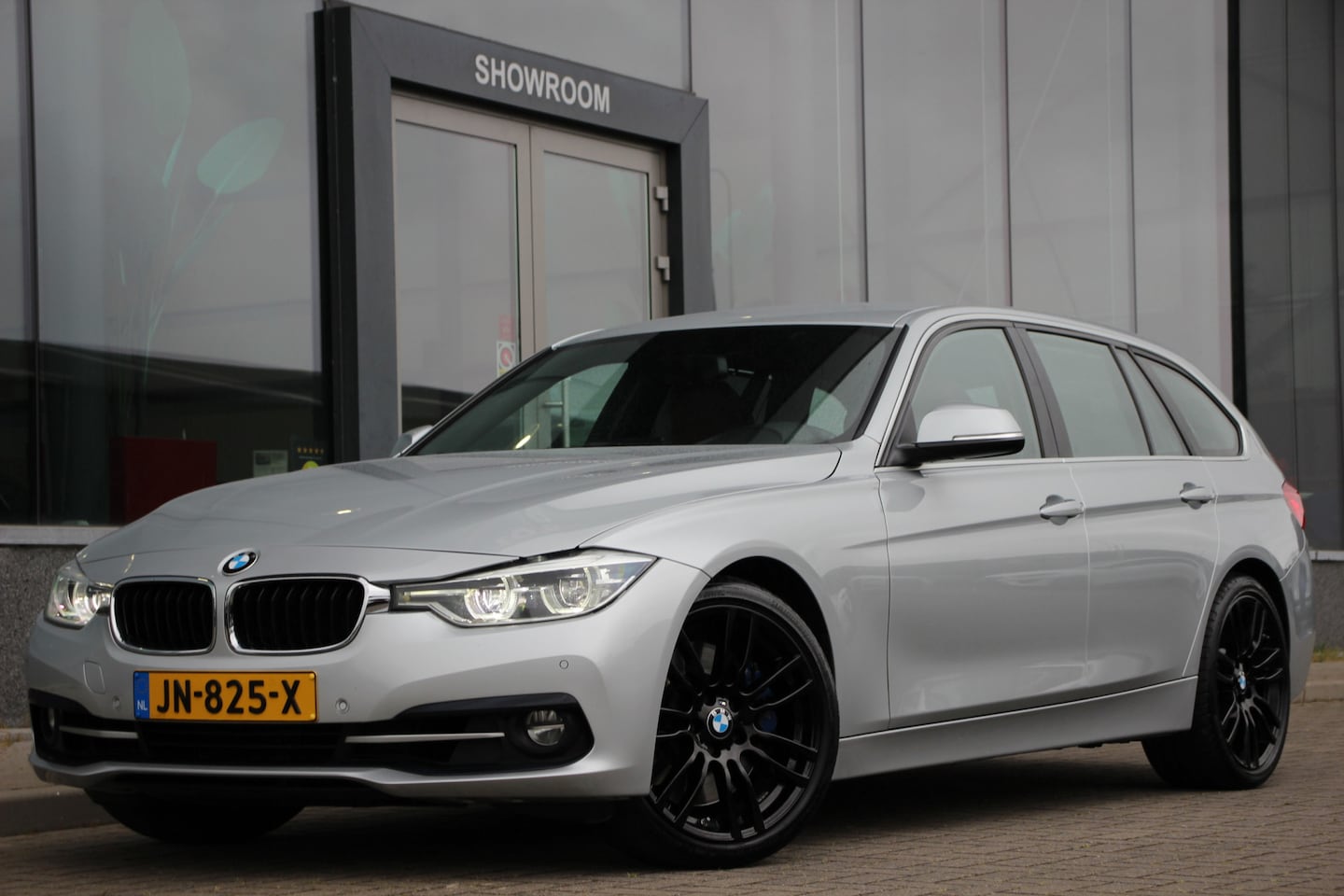 BMW 3-serie Touring - 340i Centennial High Executive | 327PK | Leder | 19'' | M-Sportstuur Black Friday Deals! - AutoWereld.nl