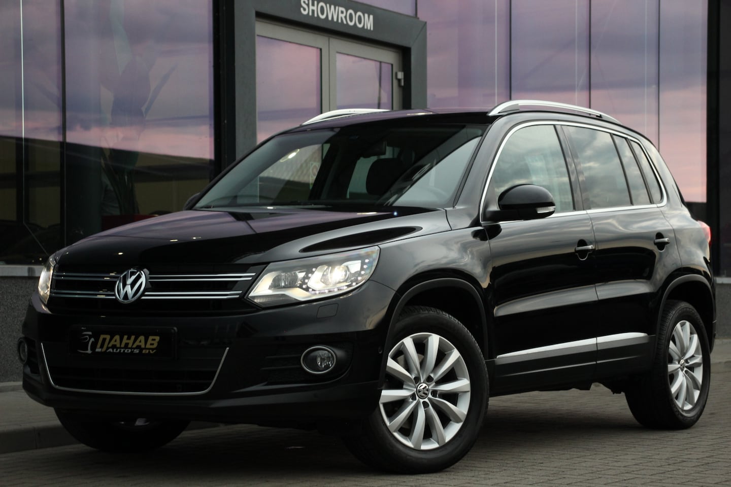 Volkswagen Tiguan - 1.4 TSI Comfort&Design | Navi. | Camera | Trekhaak | Led | 160PK Black Friday Deals! - AutoWereld.nl