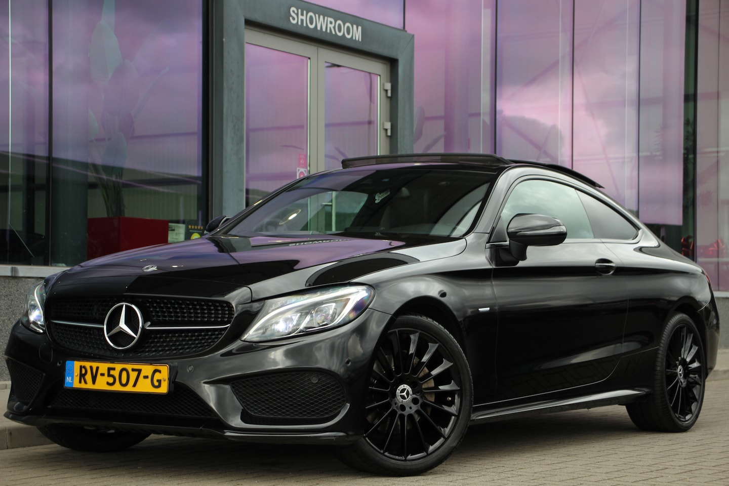 Mercedes-Benz C-klasse Coupé - 180 Premium Night Edition | AMG | Pano | 19'' Black Friday Deals! - AutoWereld.nl