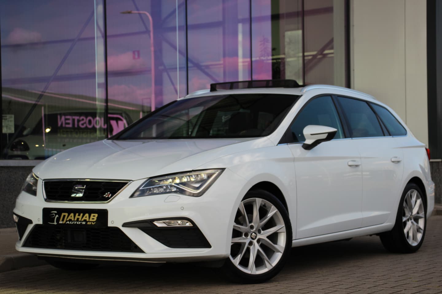 Seat Leon ST - 1.5 TSI FR | Pano. | Matrix | Leder | Beats | Leder | ACC Black Friday Deals! - AutoWereld.nl