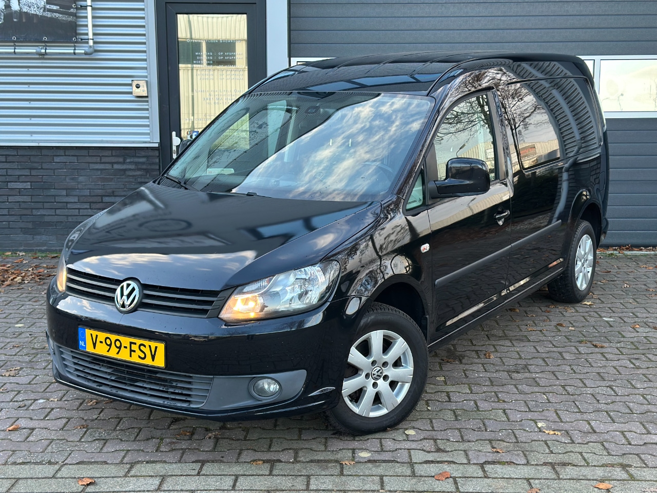 Volkswagen Caddy - TDI L2H1 DSG/STANDKACHEL/STOELVERWARMING - AutoWereld.nl