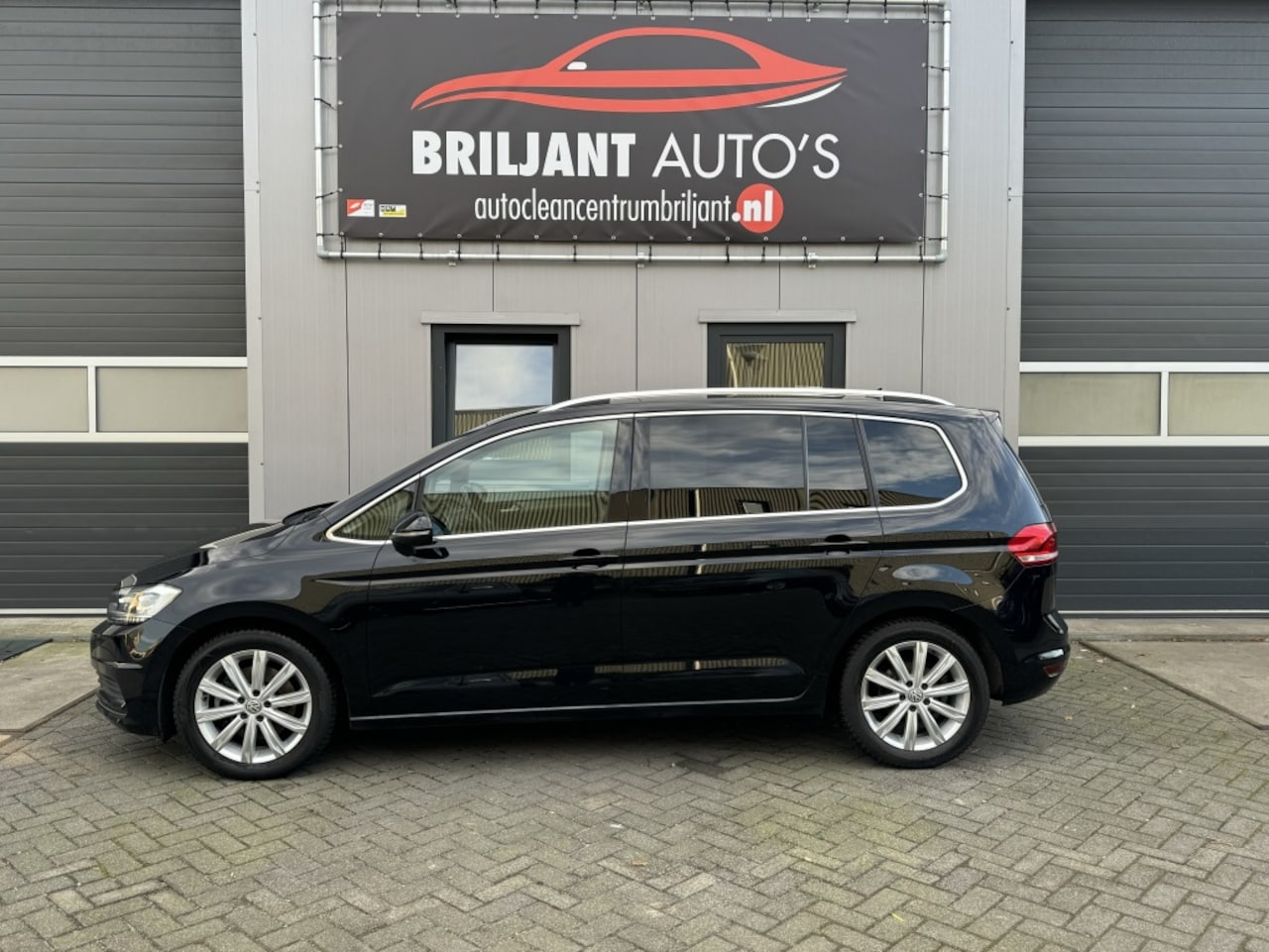 Volkswagen Touran - 1.4 TSI Highline 7p Massage stoel Led navi - AutoWereld.nl