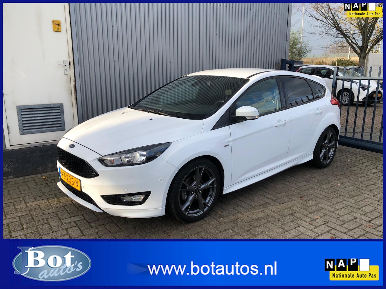 Ford Focus - 1.0 ST-LINE / NAVIGATIE / NL-AUTO / CLIMATE CONTROL / CRUISE CONTROL / PARKEERHULP VOOR+AC - AutoWereld.nl