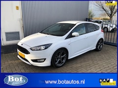 Ford Focus - 1.0 ST-LINE / NAVIGATIE / NL-AUTO / CLIMATE CONTROL / CRUISE CONTROL / PARKEERHULP VOOR+AC