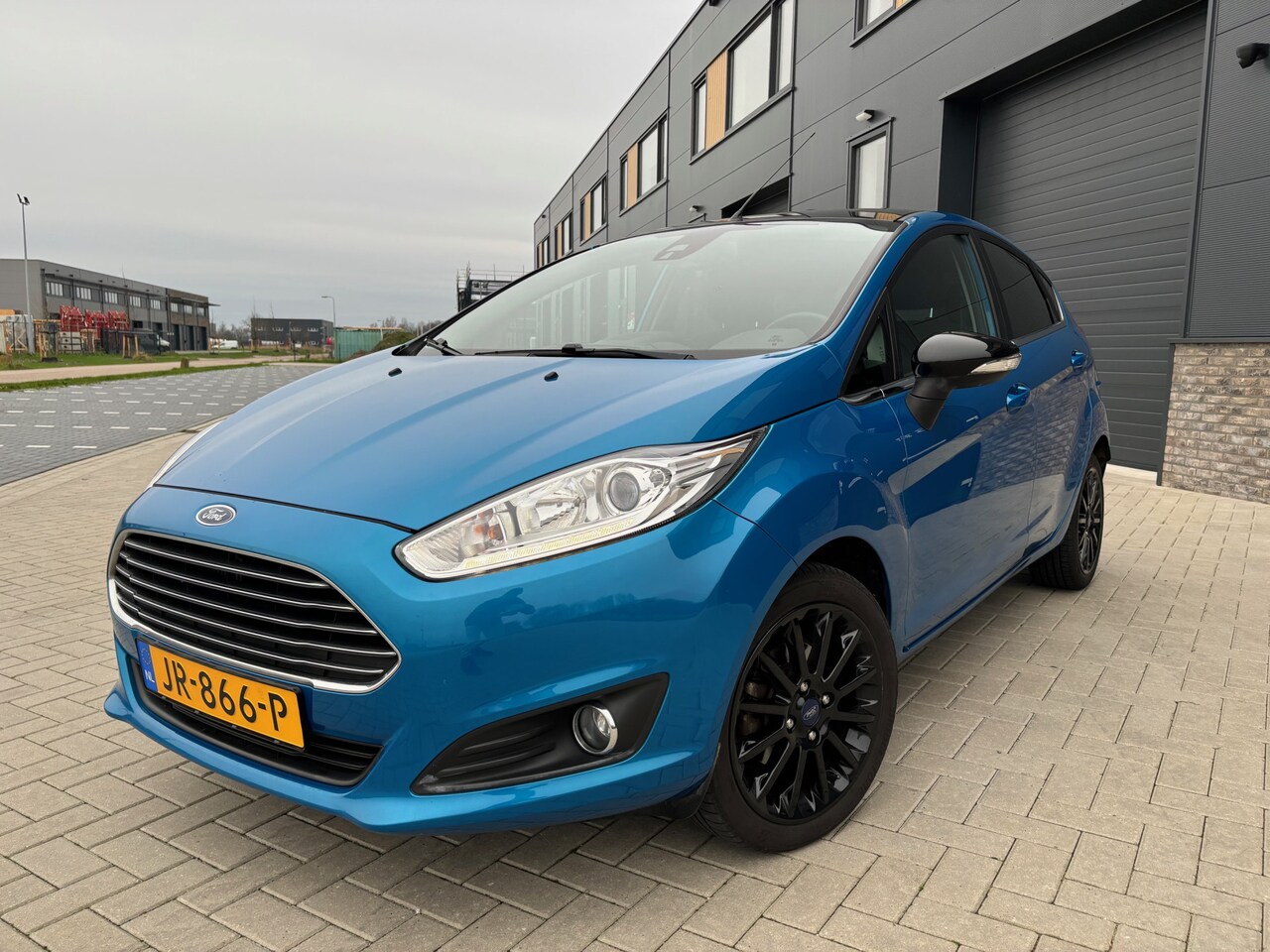 Ford Fiesta - 1.0 EcoBoost Candy Blue Edition Clima / Navigatie / PDC - AutoWereld.nl