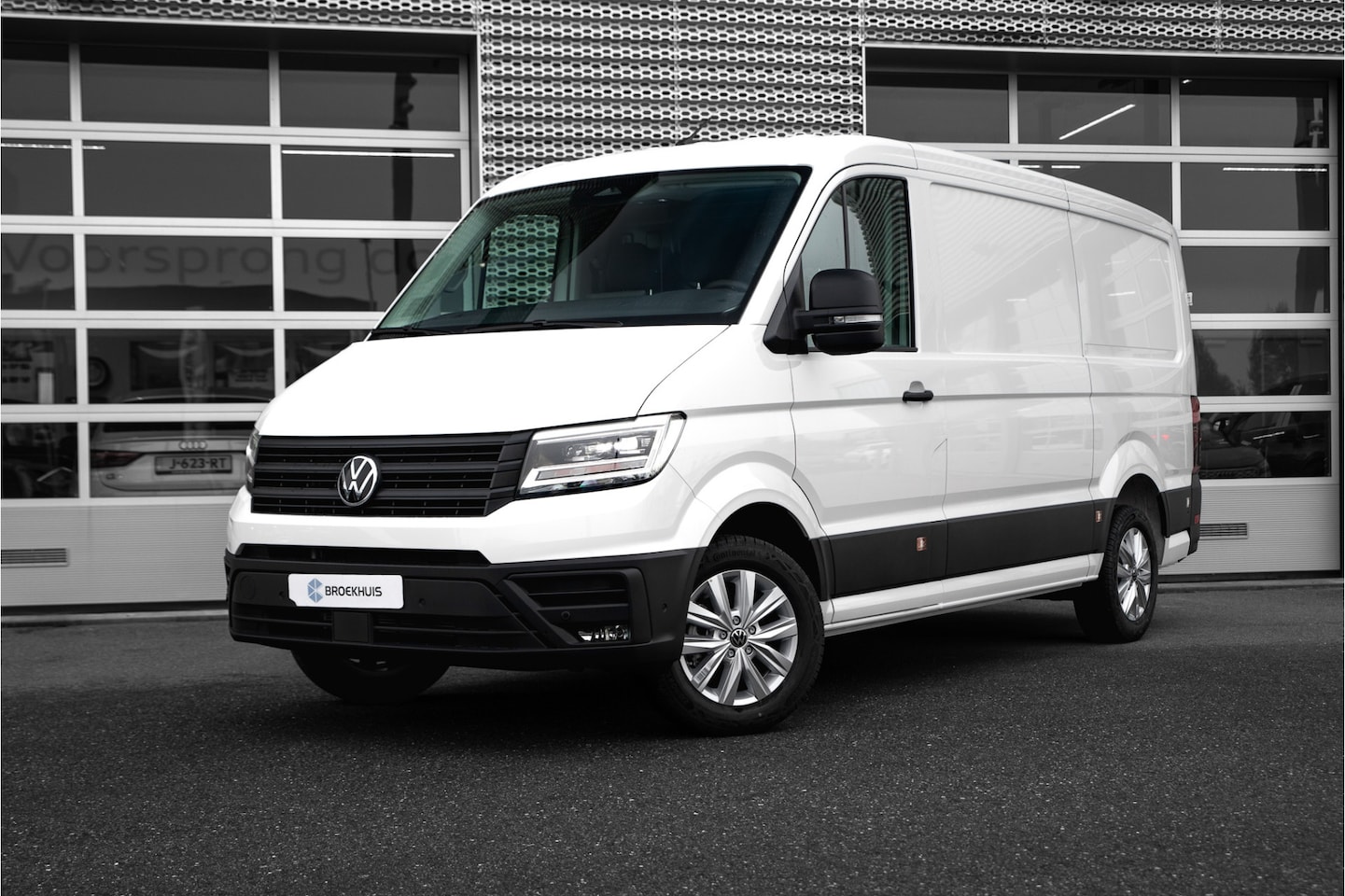 Volkswagen Crafter - | 140PK | Automaat | Adaptieve cruise | Digitaal dashboard | Navigatie | Full Led - AutoWereld.nl