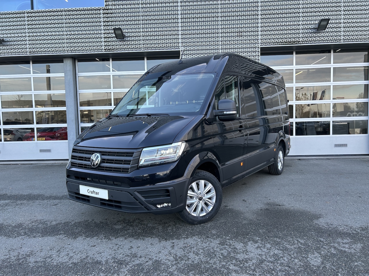 Volkswagen Crafter - | 140PK | Automaat | Adaptieve cruise | Digitaal dashboard | Navigatie | Full Led - AutoWereld.nl