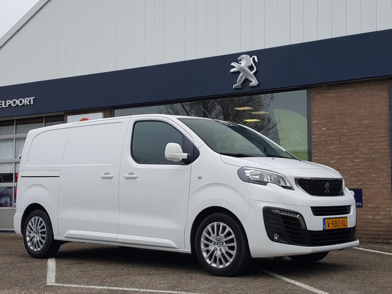 Peugeot Expert - PREMIUM PACK L2H1 (227S) 2.0BlueHDi-180pk AUTOMAAT (EAT6) 3persoons euro6 | Kleurnavigatie - AutoWereld.nl