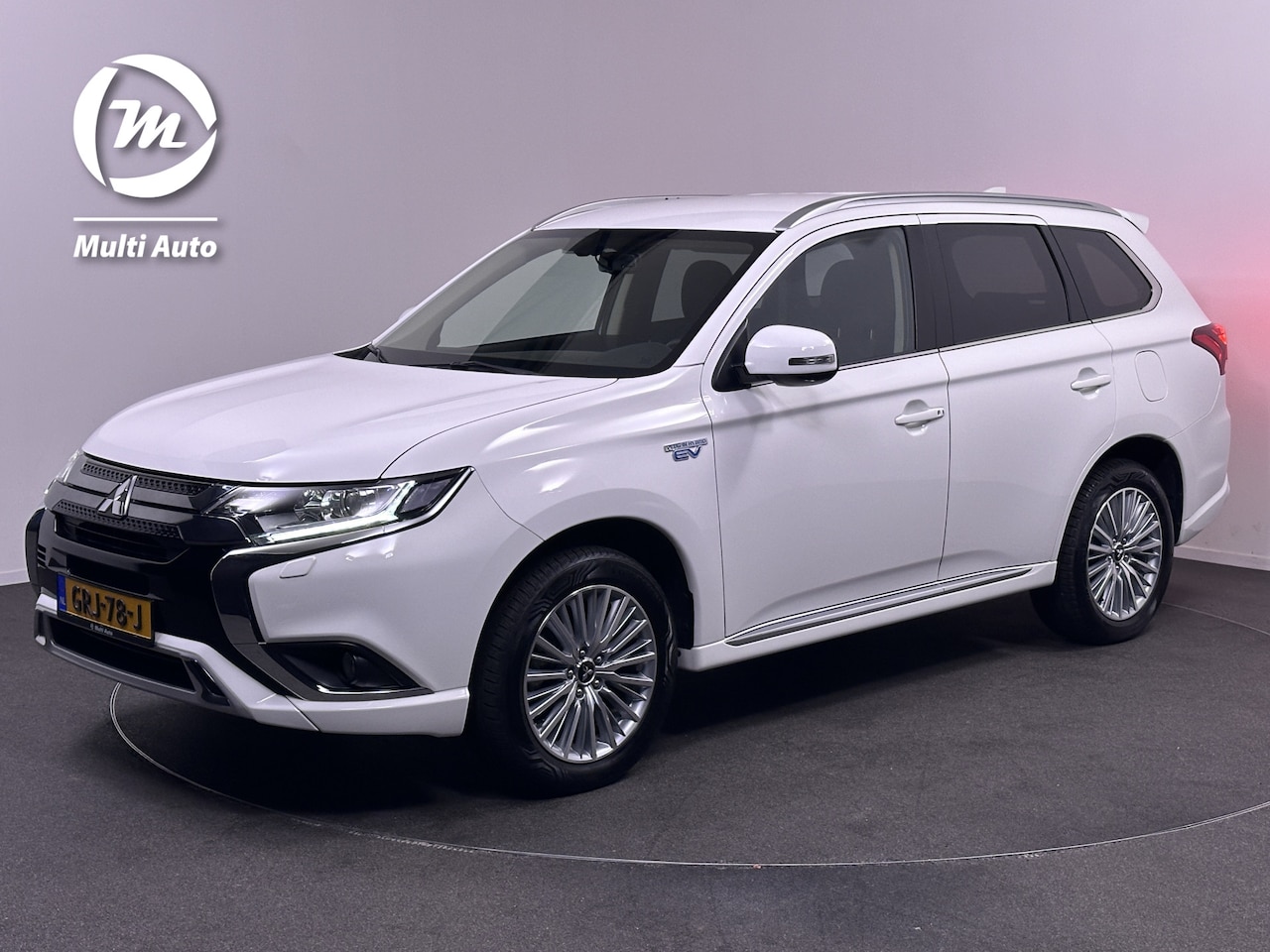 Mitsubishi Outlander - 2.4 Plug in Hybrid 225pk PHEV | Trekhaak Afneembaar | Apple Carplay | Camera | Cruise Cont - AutoWereld.nl