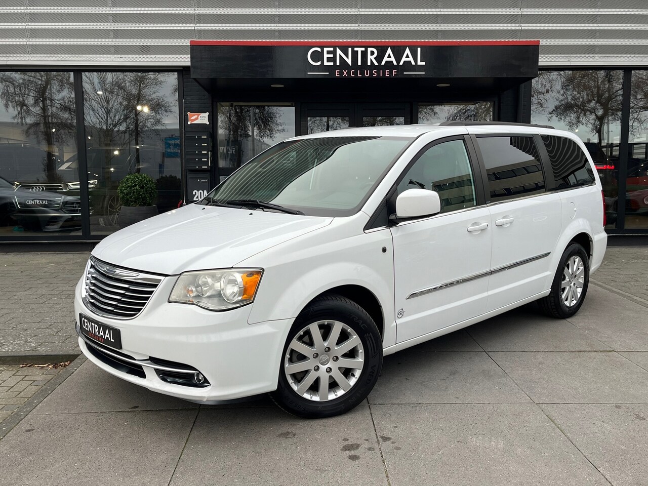 Chrysler Grand Voyager - 3.6 V6 283PK|7Persoons|Navi|Camera|Leder|Cruise Control|Stoelverwarming - AutoWereld.nl