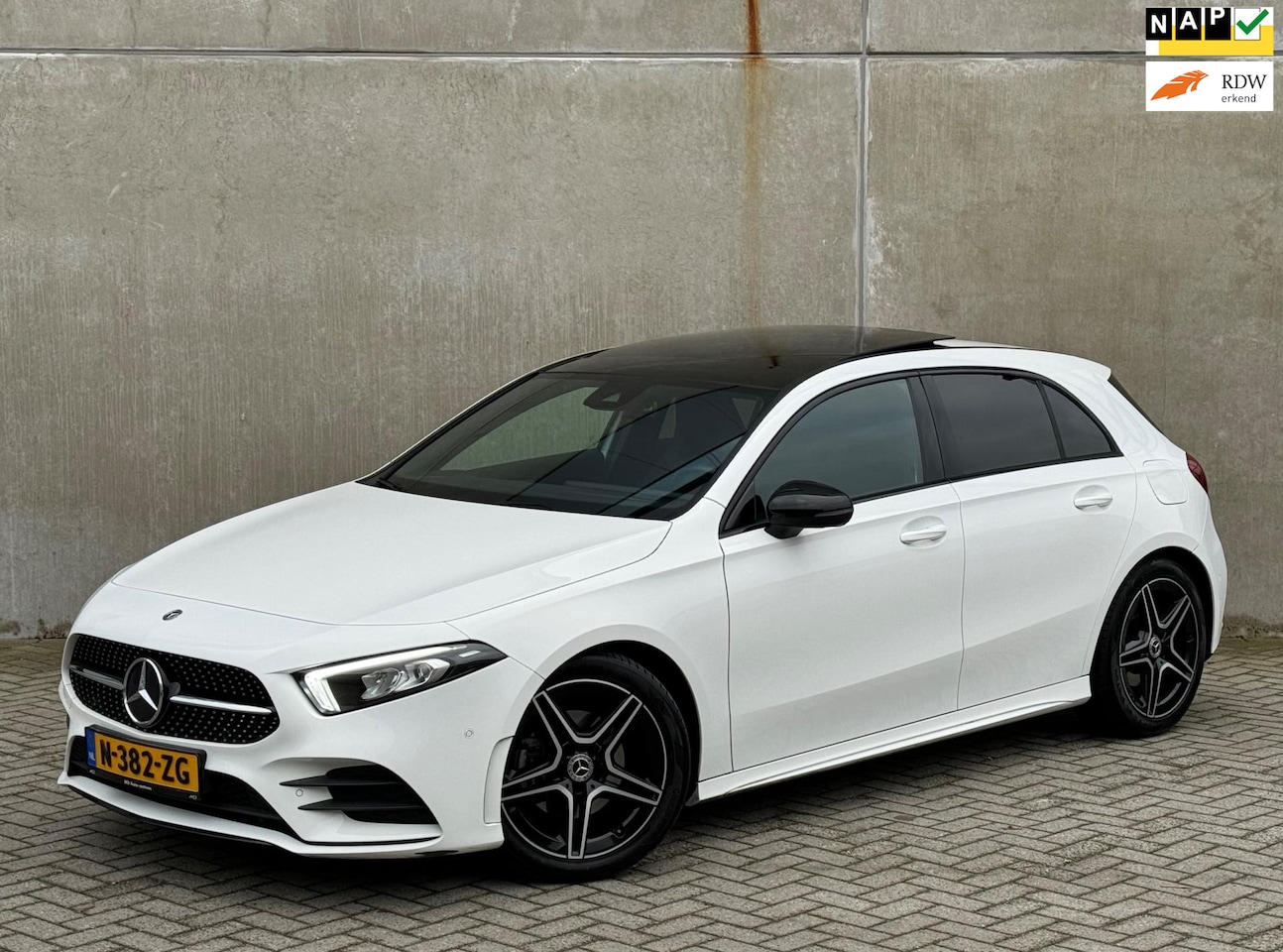 Mercedes-Benz A-klasse - 200 AMG Night 163pk AUT Wit PANO SFEER - AutoWereld.nl