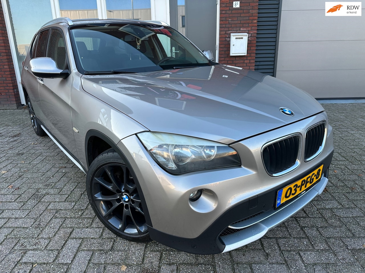 BMW X1 - SDrive18i Executive / Navi / PDC / Clima / Cruise - AutoWereld.nl