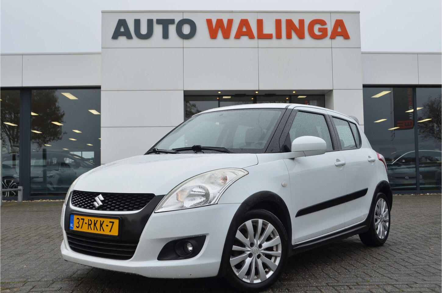 Suzuki Swift - 1.2 Comfort EASSS GT-Pakket | Stoelverwarming | 16'' LMV | Airco | 5 drs | Metallic lak NL - AutoWereld.nl