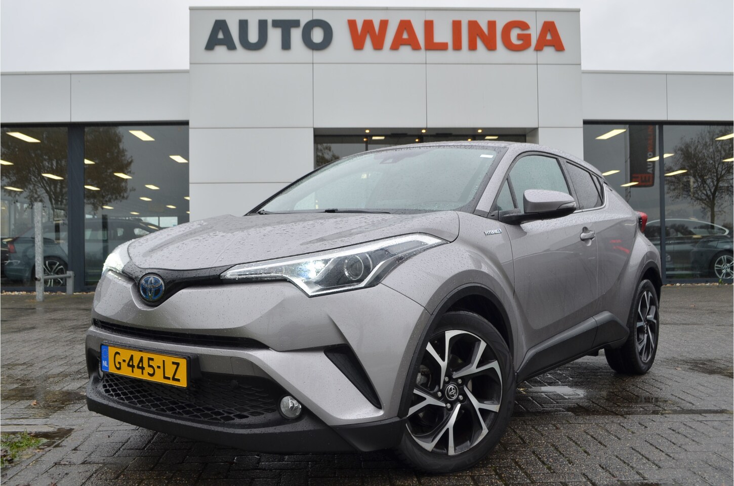 Toyota C-HR - 1.8 Hybrid Dynamic a.Camera | Keyless | Navi | Lane assist | Stoelverwarming | 18'' LMV - AutoWereld.nl