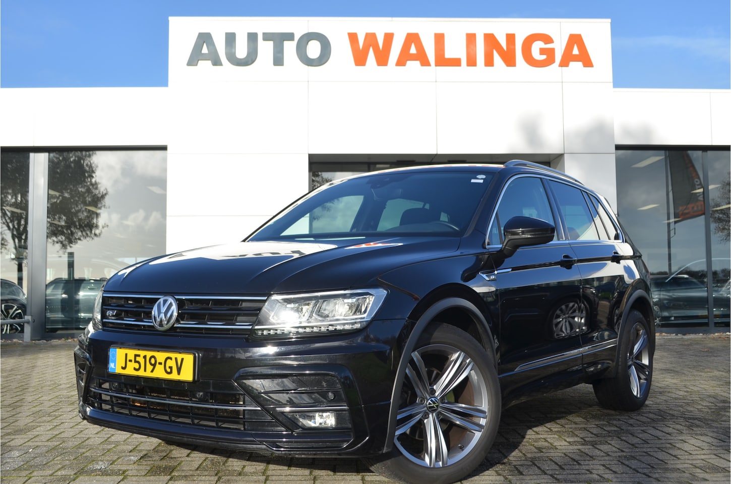 Volkswagen Tiguan - 1.5 TSI ACT R-line Highline Business Elektr trekhaak | Carplay | Stoelverwarming | 19'' LM - AutoWereld.nl