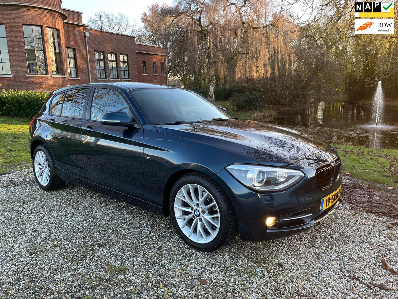 BMW 1-serie - 118i Business 5-deurs AUTOMAAT/xenon/NAVI - AutoWereld.nl