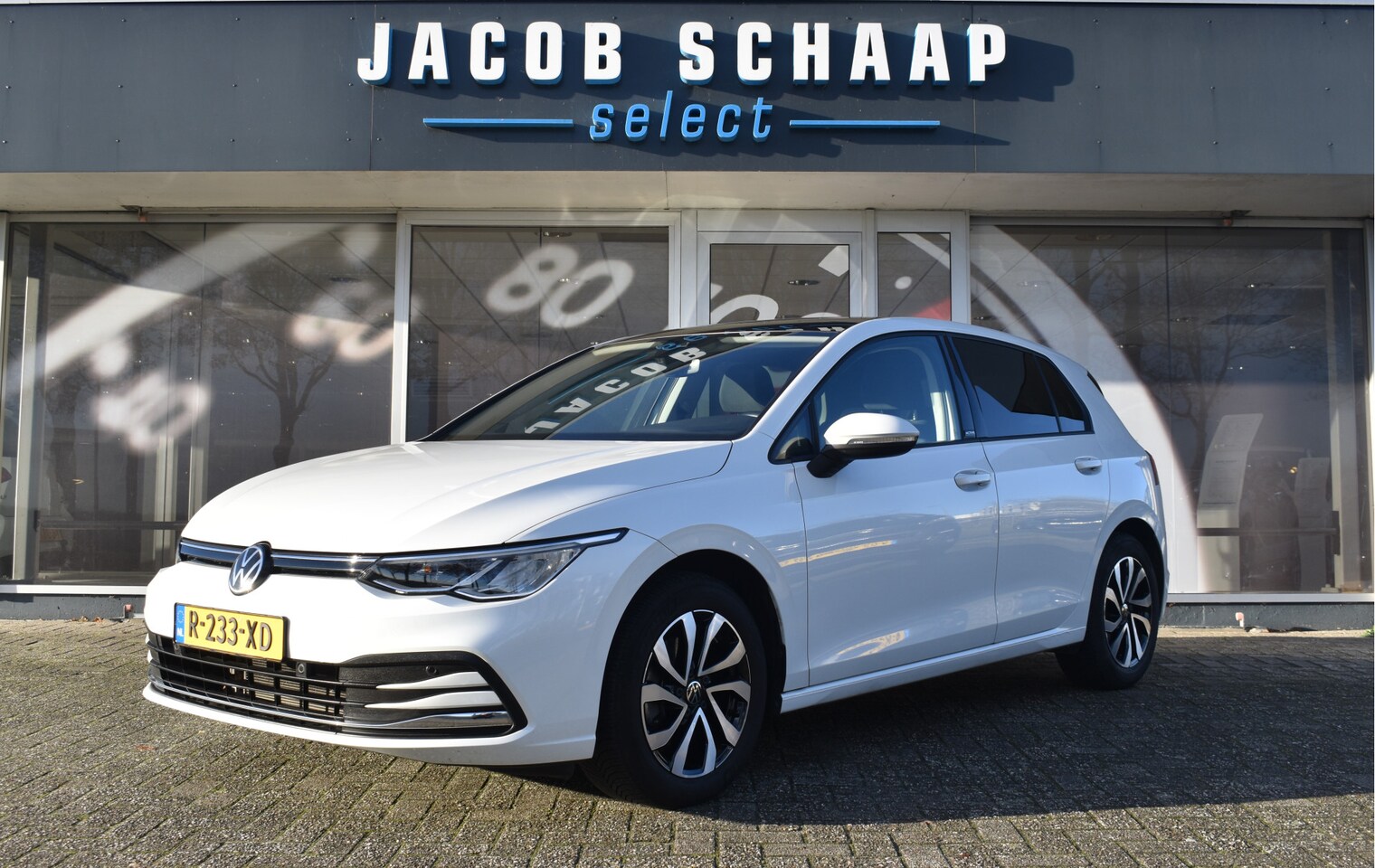 Volkswagen Golf - 1.0 TSI Life Business / Adap. Cruise / Schuifdak / Navi / Carplay / Dab / Camera / Clima - AutoWereld.nl