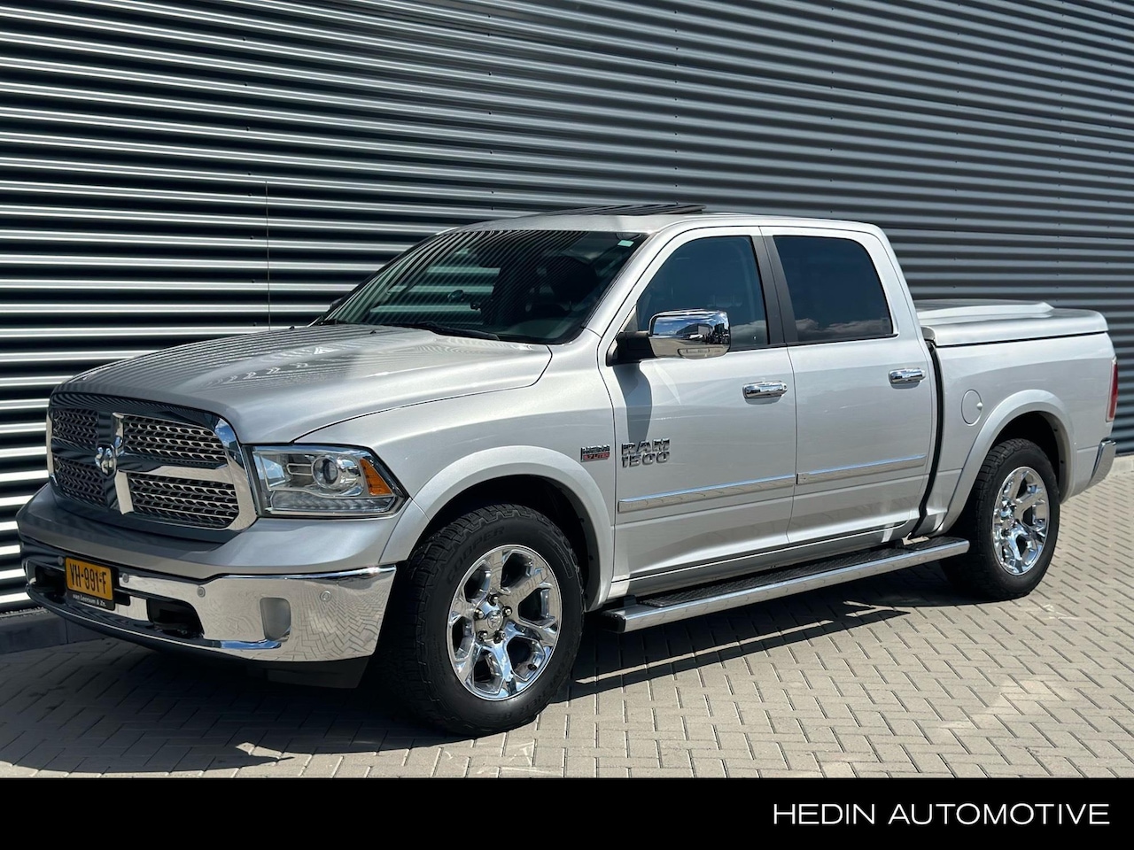 Dodge Ram 1500 - 5.7 V8 Crew Cab Laramie | Unieke staat! | Camera | Tonneau Hard-Cover | Luchtvering | Stoe - AutoWereld.nl