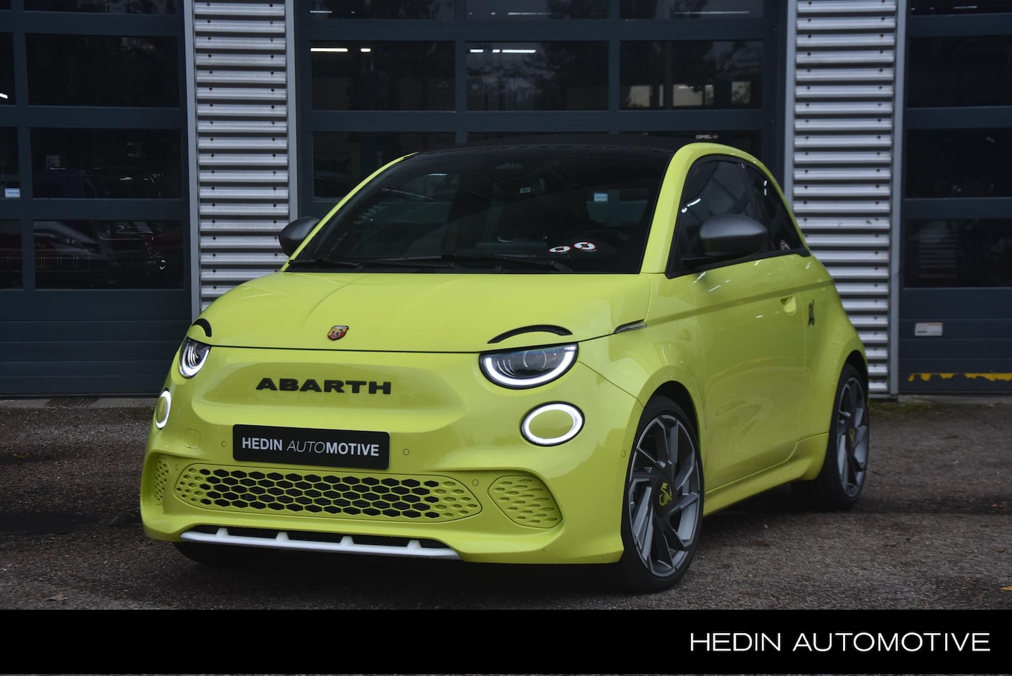 Abarth 500 - 500C Turismo 42 kWh | SCORPION | Alcantara | 360° Camera | 18'' LMV - AutoWereld.nl