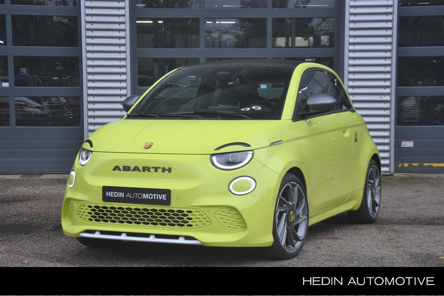 Abarth 500 - 500C Turismo 42 kWh | SCORPION | Alcantara | 360° Camera | 18'' LMV - AutoWereld.nl