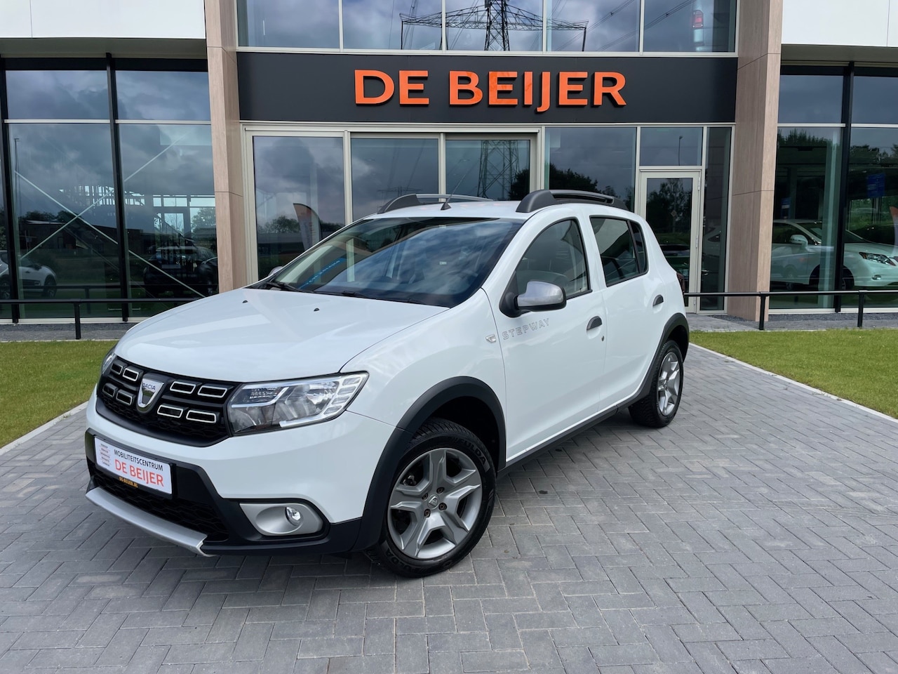 Dacia Sandero Stepway - 1.0 TCe 100pk Navi I Camera I Cruise - AutoWereld.nl