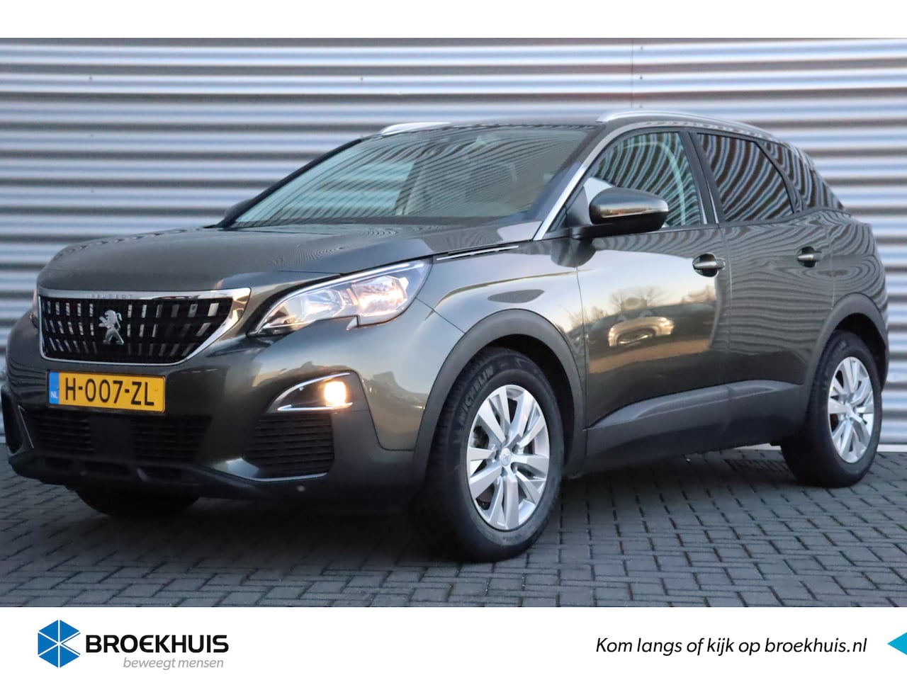 Peugeot 3008 - 1.2 PURETECH 130PK ACTIVE PACK AUTOMAAT / NAVI / CLIMA / PDC / 17" LMV / CAMERA / BLUETOOT - AutoWereld.nl