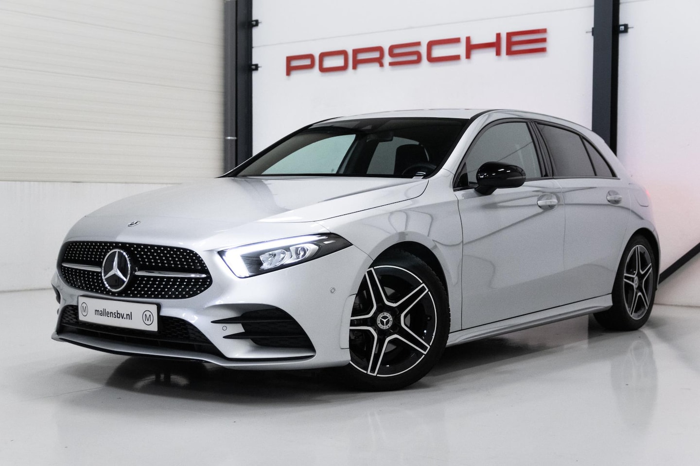 Mercedes-Benz A-klasse - 180 Business Solution AMG NAP/WIDESCREEN/APPLECARPLAY/AMG/CAMERA/STOELVERWARMING!! - AutoWereld.nl