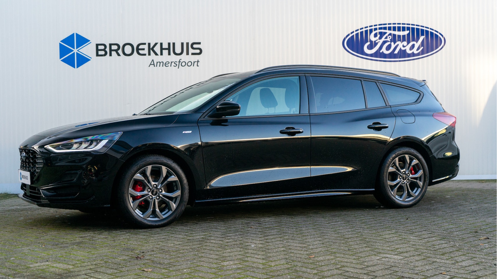 Ford Focus Wagon - 1.0 125 pk Hybrid ST Line X | 18" Lichtmetalen velgen | Winter Pack | - AutoWereld.nl