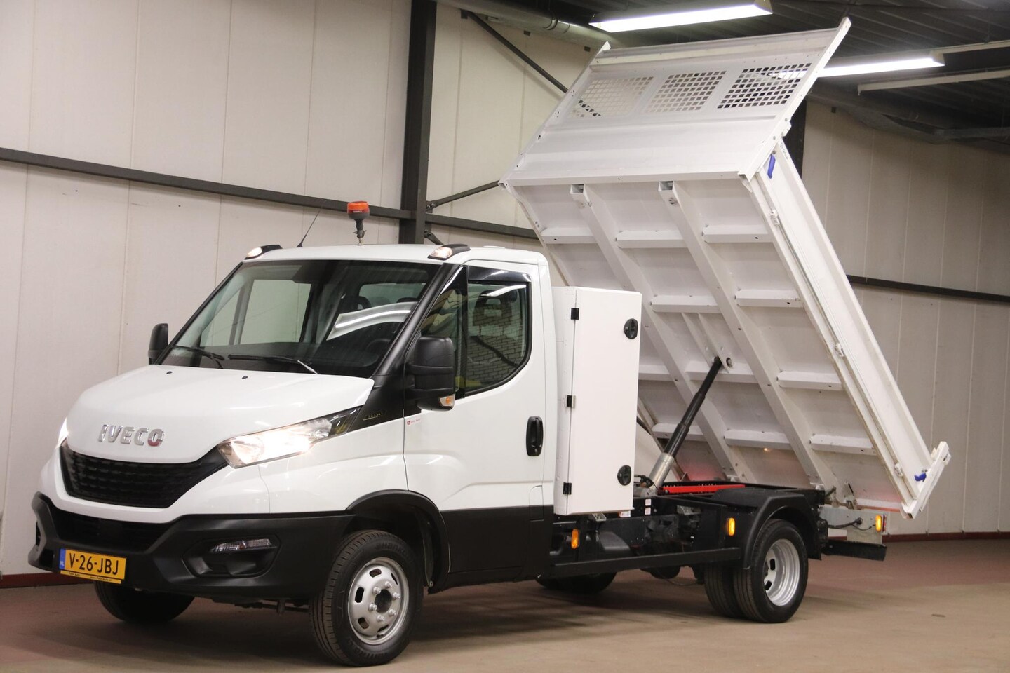 Iveco Daily - 35C14 2.3 KIPPER MET 3500 KG TREKVERMOGEN - AutoWereld.nl