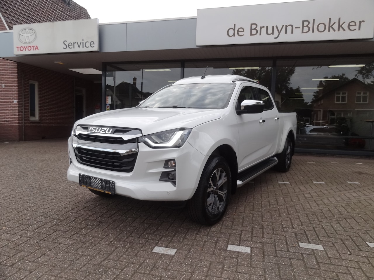 Isuzu D-Max - 1.9 Double Cab lang 5-persoons LSE Automaat Pearl White Metallic beperkt beschikbaar, in b - AutoWereld.nl