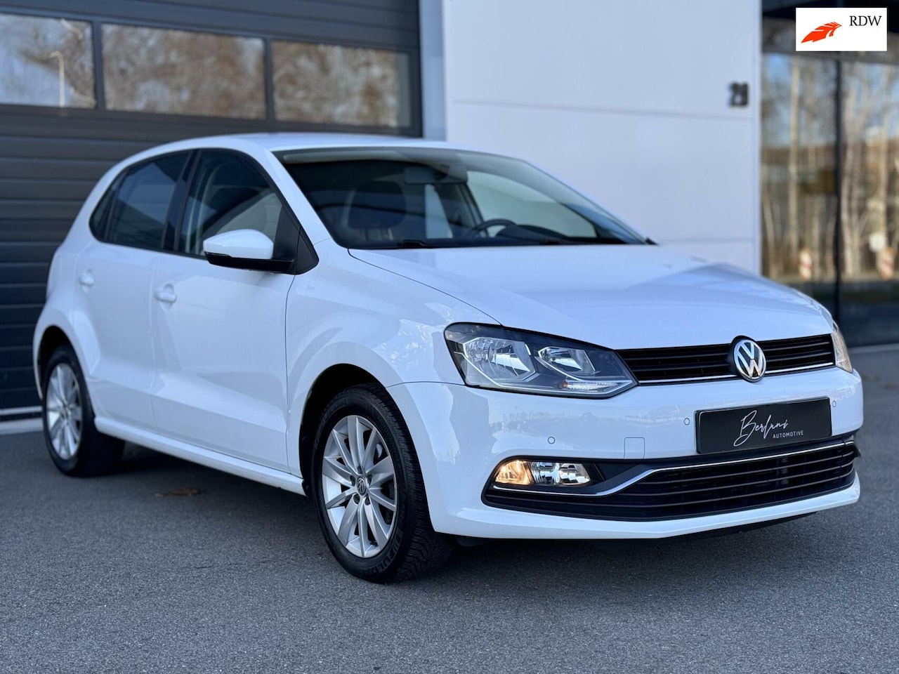 Volkswagen Polo - 1.0 Comfortline PDC | Bluetooth | LM Velgen - AutoWereld.nl