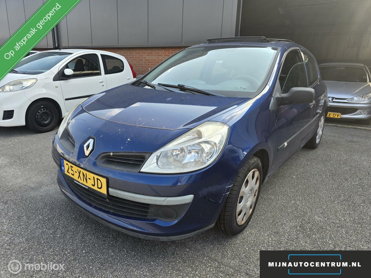 Renault Clio - 1.2-16V Business Line / NAP / PANO / AIRCO - AutoWereld.nl