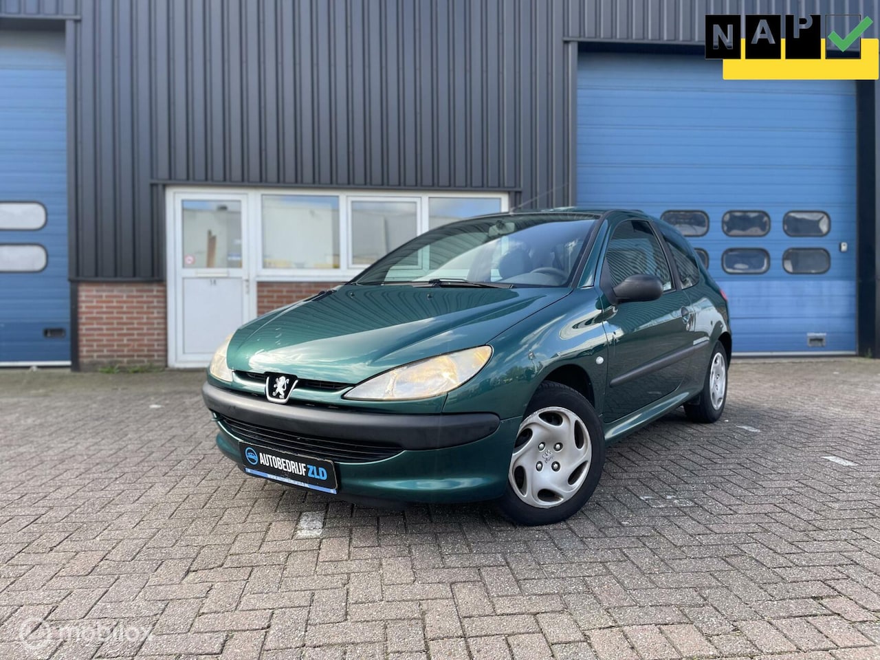 Peugeot 206 - 1.1 XR/NAP/APK/BLUETOOTH - AutoWereld.nl